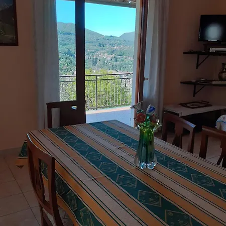 Casa Tra I Laghi Ponna Superiore