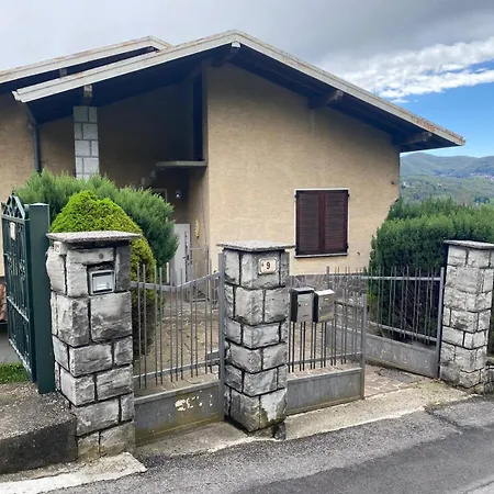 Casa Tra I Laghi Holiday home *