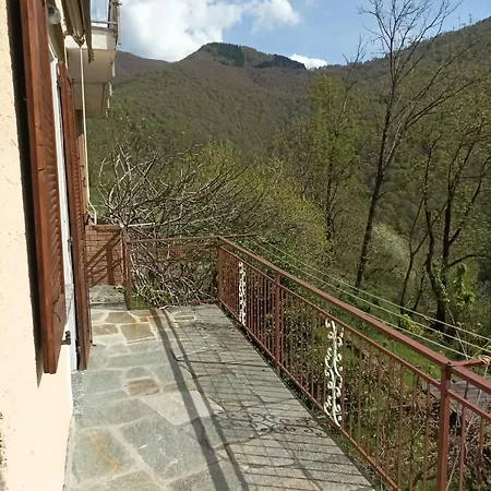Casa Tra I Laghi Holiday home Ponna Superiore